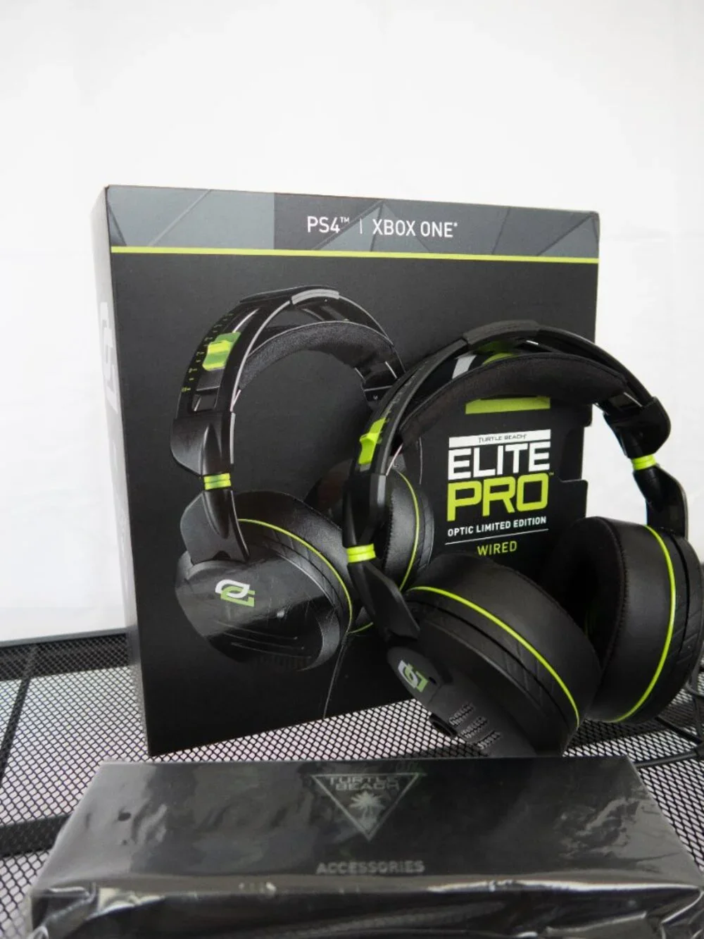 Collectible 2017 OpTic x Turtle Beach Elite Pro Wired Headset